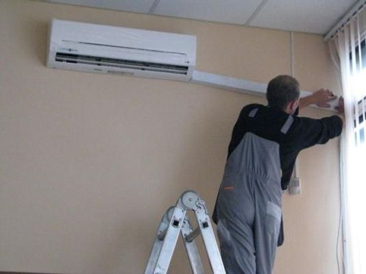 монтаж кондиционера в квартире