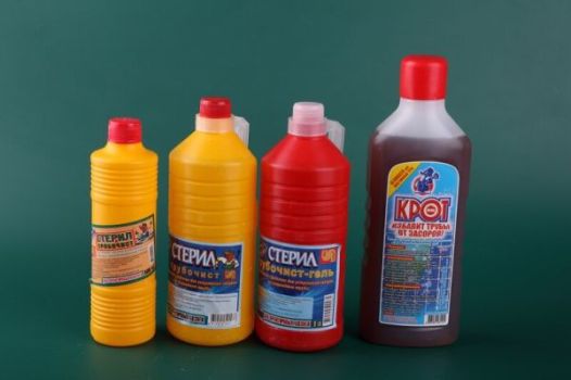 бытовая химия в качестве прочистки засора раковины на кухне